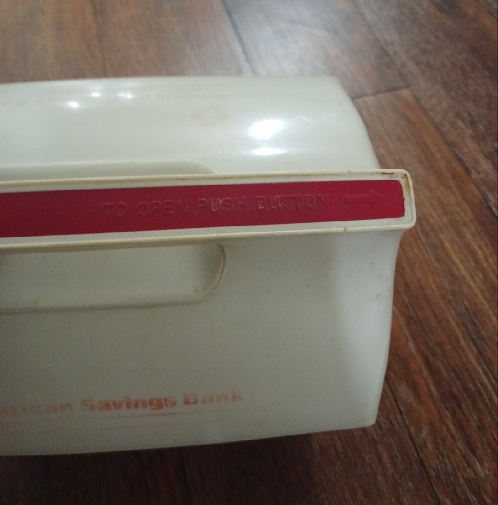 Igloo Red and White Retro Cooler - Picture 3 of 10